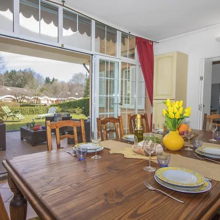Sleeps 6 Pool Ferienhaus
